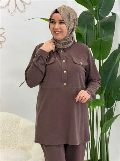 Kahve Düğme Detaylı Pantolonlu Takım