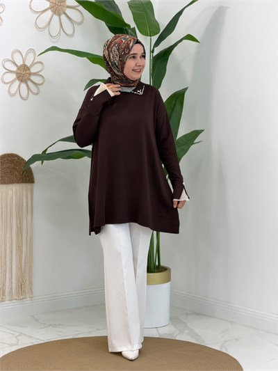 Kahverengi Yaka ve Kol Detaylı Triko Tunik