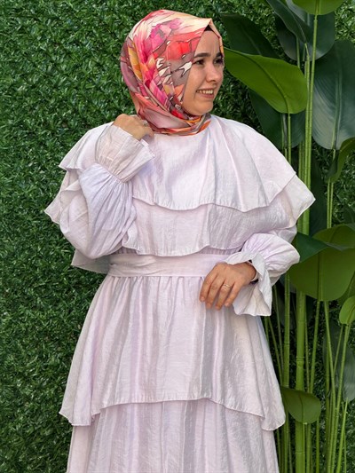 Lila Elbise
