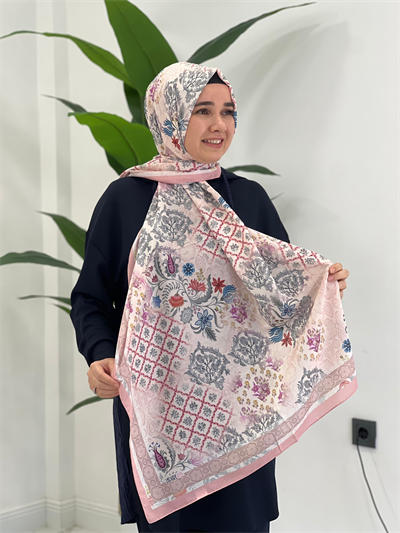 Pembe Desenli Şal