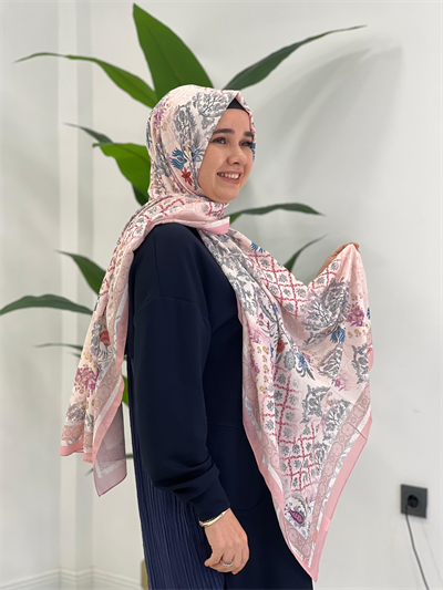 Pembe Desenli Şal