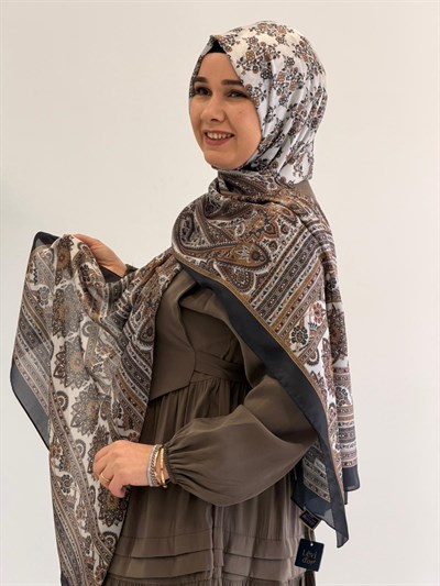 Siyah Desenli İpek  Şal