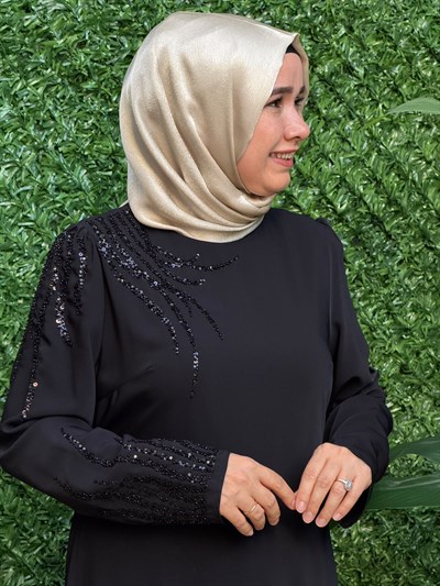 Siyah Taş Detaylı Elbise