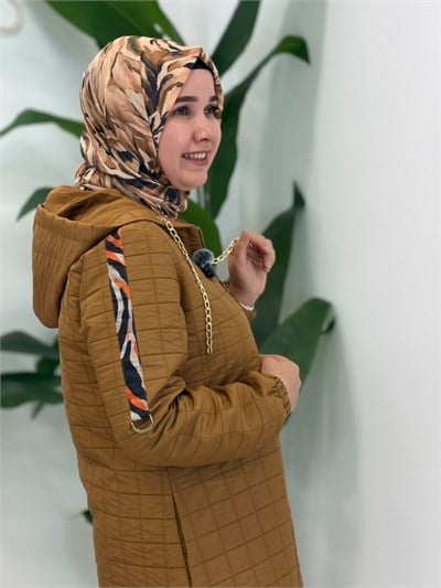 Taba Zincir Detaylı Kapitone Uzun Kap