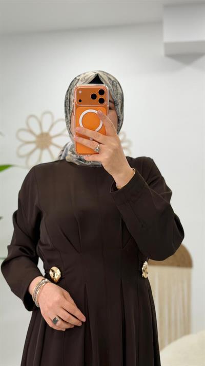 tokalı kahve elbise
