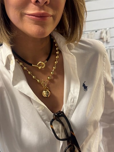  İri Topçuk ve Deri Choker Kolye Kombini