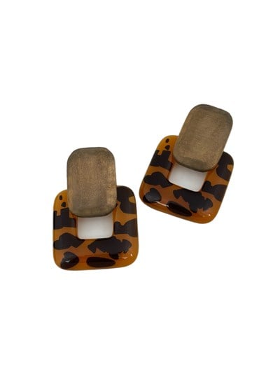 AHşap Detaylı Leopar Desen Reçine Küpe