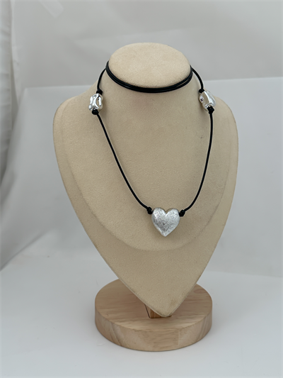 Asimetrik Gümüş Plaka Ve Kalp Uç Deri İp Kolye (145cm)