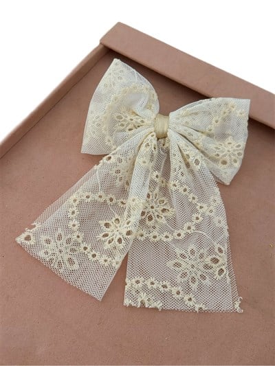 Bej Çiçek Figür Dantel Fiyonk Toka