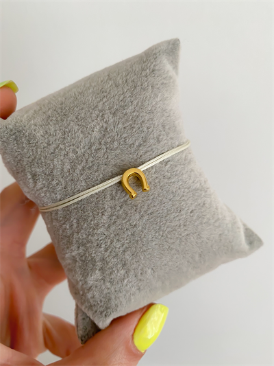 Beyaz İp Gold Plaka Nal Figür Bileklik