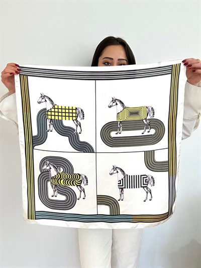 Beyaz Renkli Dörtlü At Figür Fular (70 * 70)