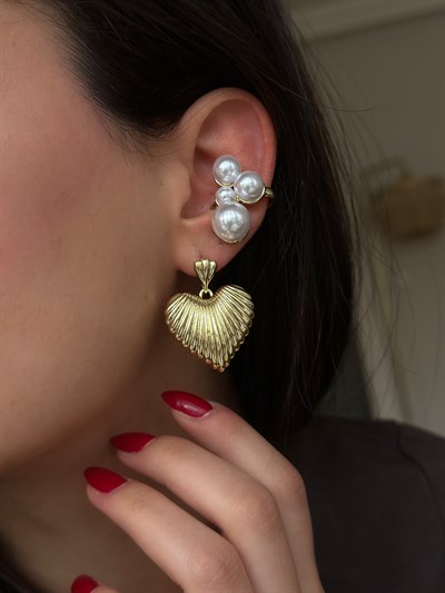 Bombeli Tırtıklı Plaka Kalp Sallantılı Küpe Kombini