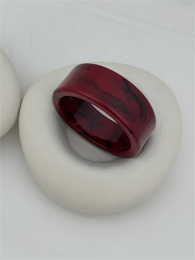 Bordo Renk Hareli Kemik Model Kelepçe Bileklik (6.7 Cm)