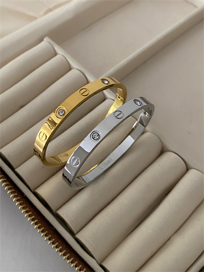 Çelik Bebe Boy Kalın Mini Taşlı Marka Bileklik