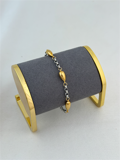 Çelik Gümüş Halka Geçmeli Gold Bombeli Oval Figür Sıralı Bileklik (23 Cm)