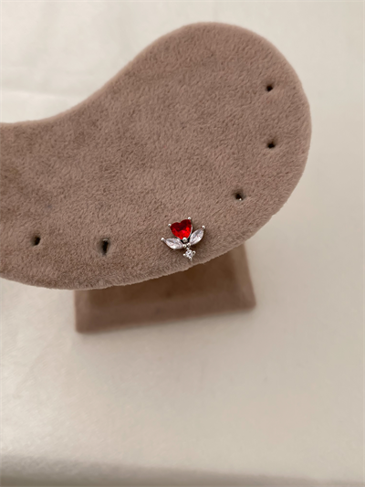 Çelik Gümüş Kırmızı Kalp Detay Kanat Piercing