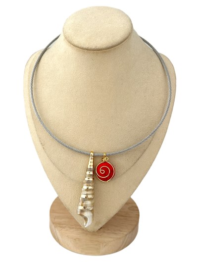 Çelik Kırmızı Damarlı Doğal Taş Detay Deniz Kabuğu Sallantılı Tel Dolama Kolye (47 Cm)