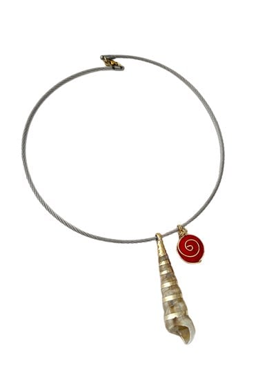 Çelik Kırmızı Damarlı Doğal Taş Detay Deniz Kabuğu Sallantılı Tel Dolama Kolye (47 Cm)