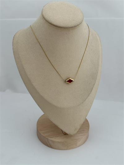 Çelik Zincirde Baklava Desen Kırmızı Çek Kristali Kolye (43cm)