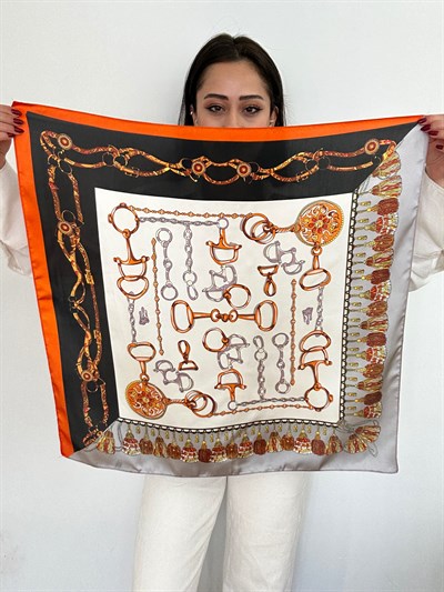 Çoklu Renkli Püskül Figür Detay Marka Desen Fular (70 * 70)