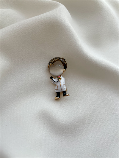 Erkek Figür Minimal Doktor Broş