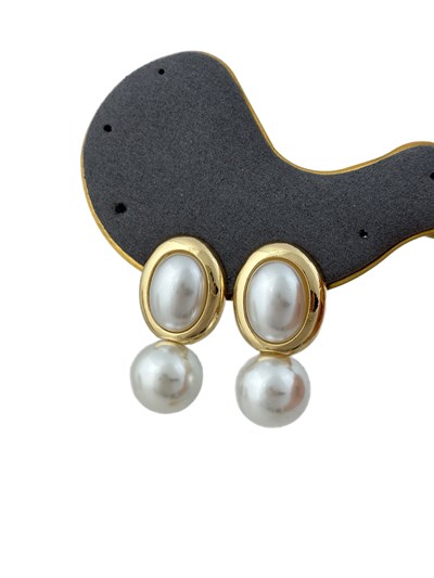 Gold Çerçevede Oval İnci Altı Top İnci Detay Küpe