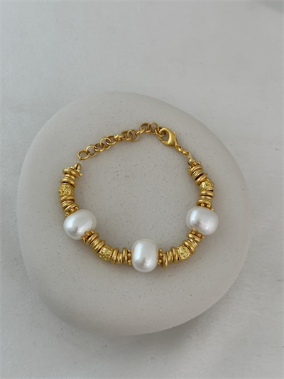 Gold Halka Ve Çiçek Figür Biyeli Gerçek İnci Bileklik (20 Cm)