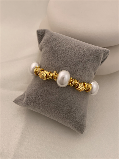 Gold Halka Ve Çiçek Figür Biyeli Gerçek İnci Bileklik (20 Cm)