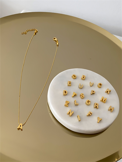 Gold Minimal 3 Boyutlu Harf Kolye (44 Cm)