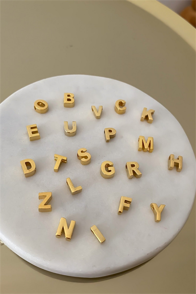 Gold Minimal 3 Boyutlu Harf Kolye (44 Cm)