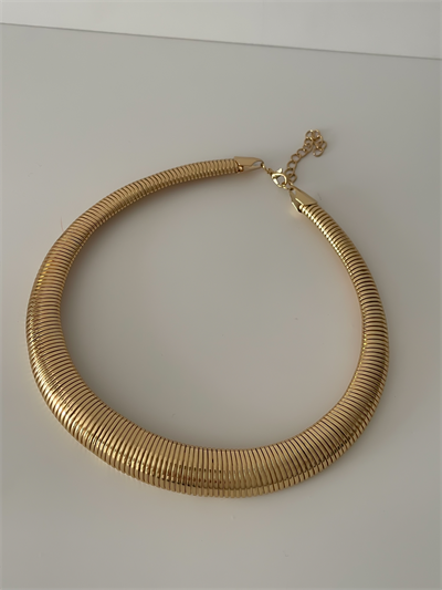 Gold Tırtık Plaka Bombeli Choker Kolye