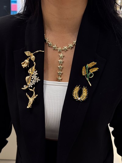 Gold Tırtıklı Plaka Gül Broş Kombini