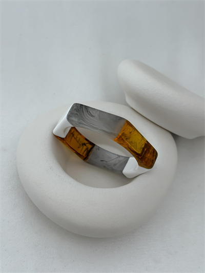 Gri Detay Üç Renkli Altıgen Kemik Model Bileklik (İç Çap:6.5cm)