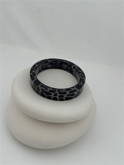 Gri Leopar Desen Kemik Model Kelepçe Bileklik (6.6 Cm)