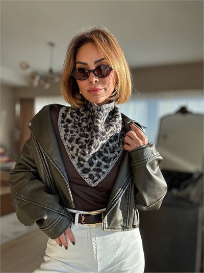 Gri Leopar Desenli Triko Boyunluk