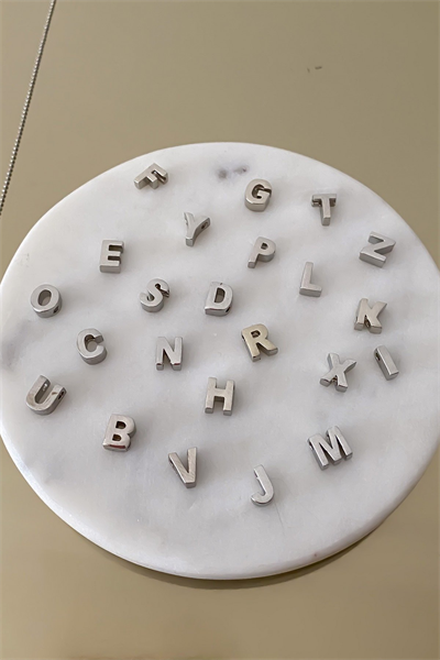 Gümüş Minimal 3 Boyutlu Harf Kolye (44 Cm)