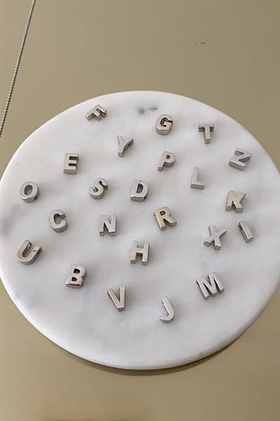 Gümüş Minimal Harf Kolye Ucu