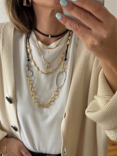 İki Renkli Zincir Deri İpli Kolye Kombini