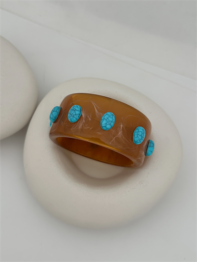 Kahve Renk Hareli Firuze Taş Detay Kelepçe Bileklik (6.4 Cm)