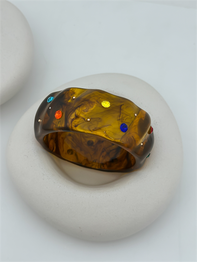 Kahve Renk Hareli Renkli Zirkon Taş Detay Kelepçe Bileklik (6.6 Cm)