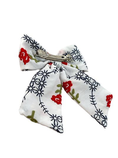 Kırmızı Çiçek Figür Beyaz Fiyonk Toka