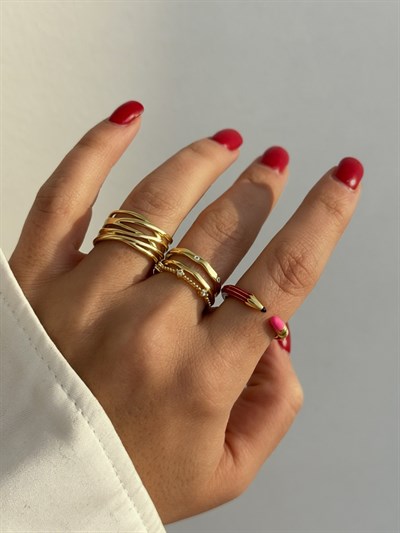 Kırmızı Kalem Yüzük Kombini