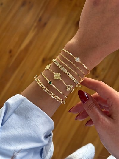 Lazer Kesim Yonca Bileklik Kombini