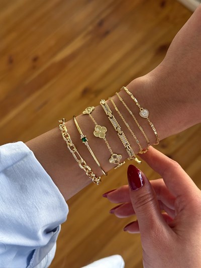 Lazer Kesim Yonca Bileklik Kombini