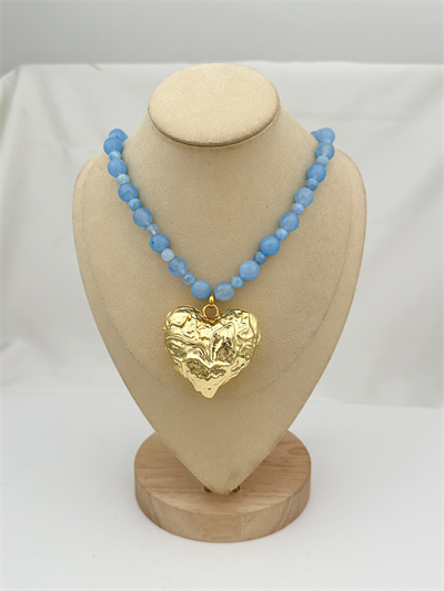 Mavi Simli Topçuk Sıralı Dövme Plaka Bombeli Kalp Uç Sallantılı Kolye (48cm)