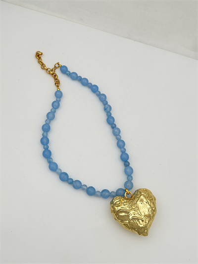 Mavi Simli Topçuk Sıralı Dövme Plaka Bombeli Kalp Uç Sallantılı Kolye (48cm)