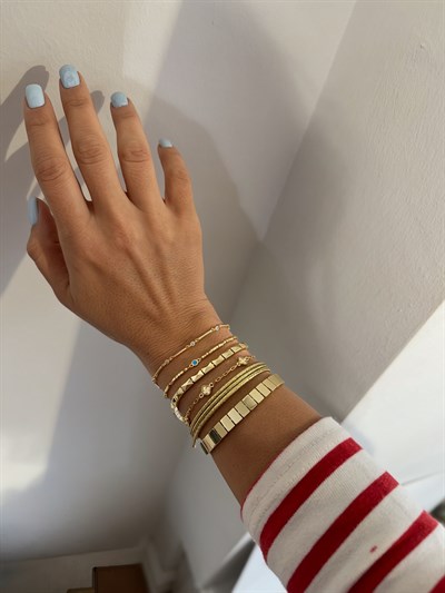 Mini Lazer Kesim Yonca Bileklik Kombini