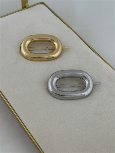 Oval Bombeli Klipsli Toka.