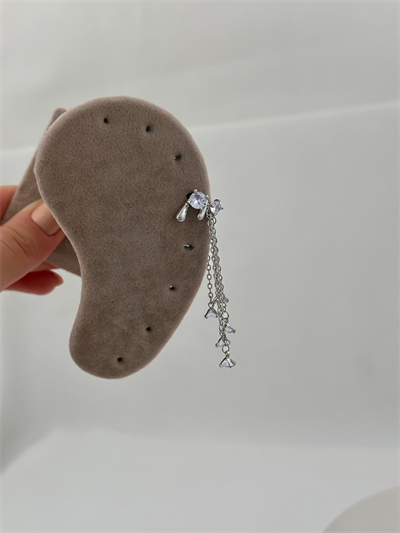 Özel Seri Çoklu Tek Taş Sallantılı Kıkırdak Küpe