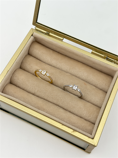 Özel Seri Kare Zirkon Taş Detay Yüzük (S-M uyumludur )